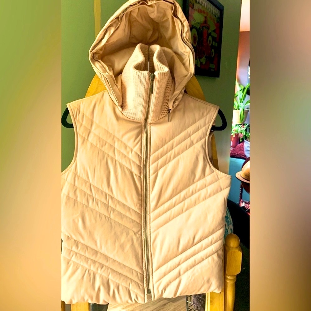🔥Vintage- BEBE Gold/rose down vest w/ removable hood